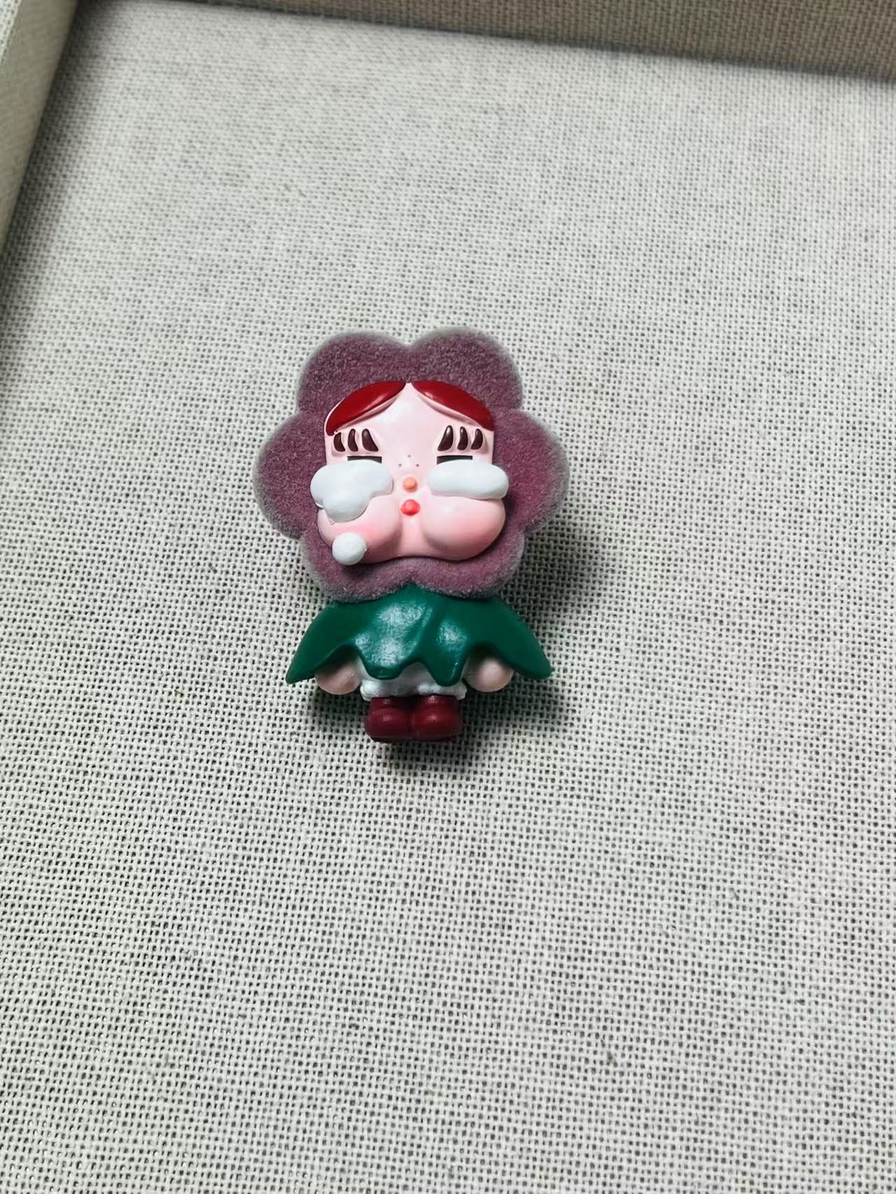 TT0616-1 Pieces crying baby figurine . All 15 kinds